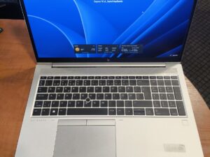 15.6 FHD IPS Elitebook Ryzen 7 5850u 16gb 256gb SSD 26%