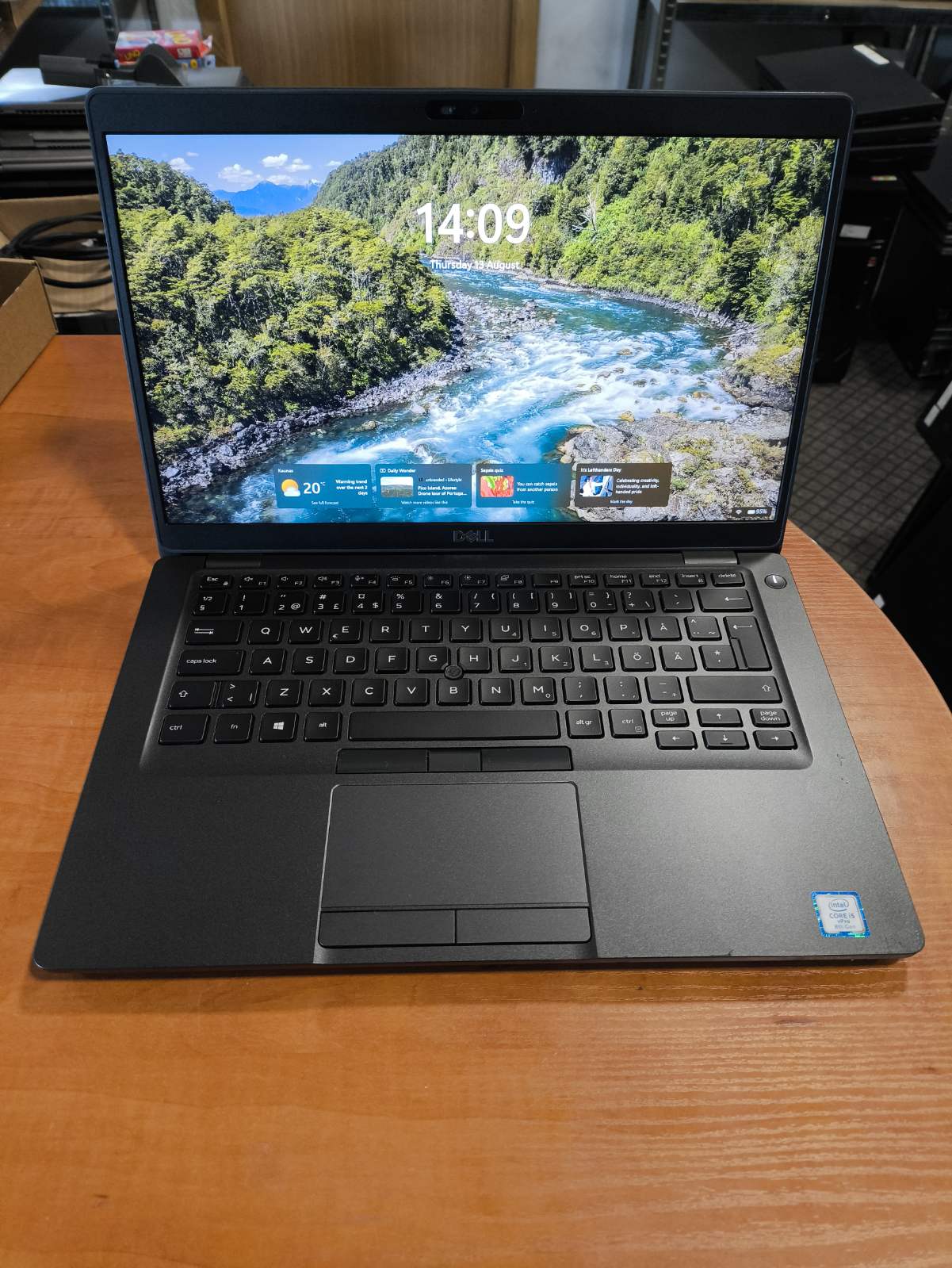 DELL Latitude 5400 14.0 FHD IPS, I5-8365u, 16GB, 256GB 2%