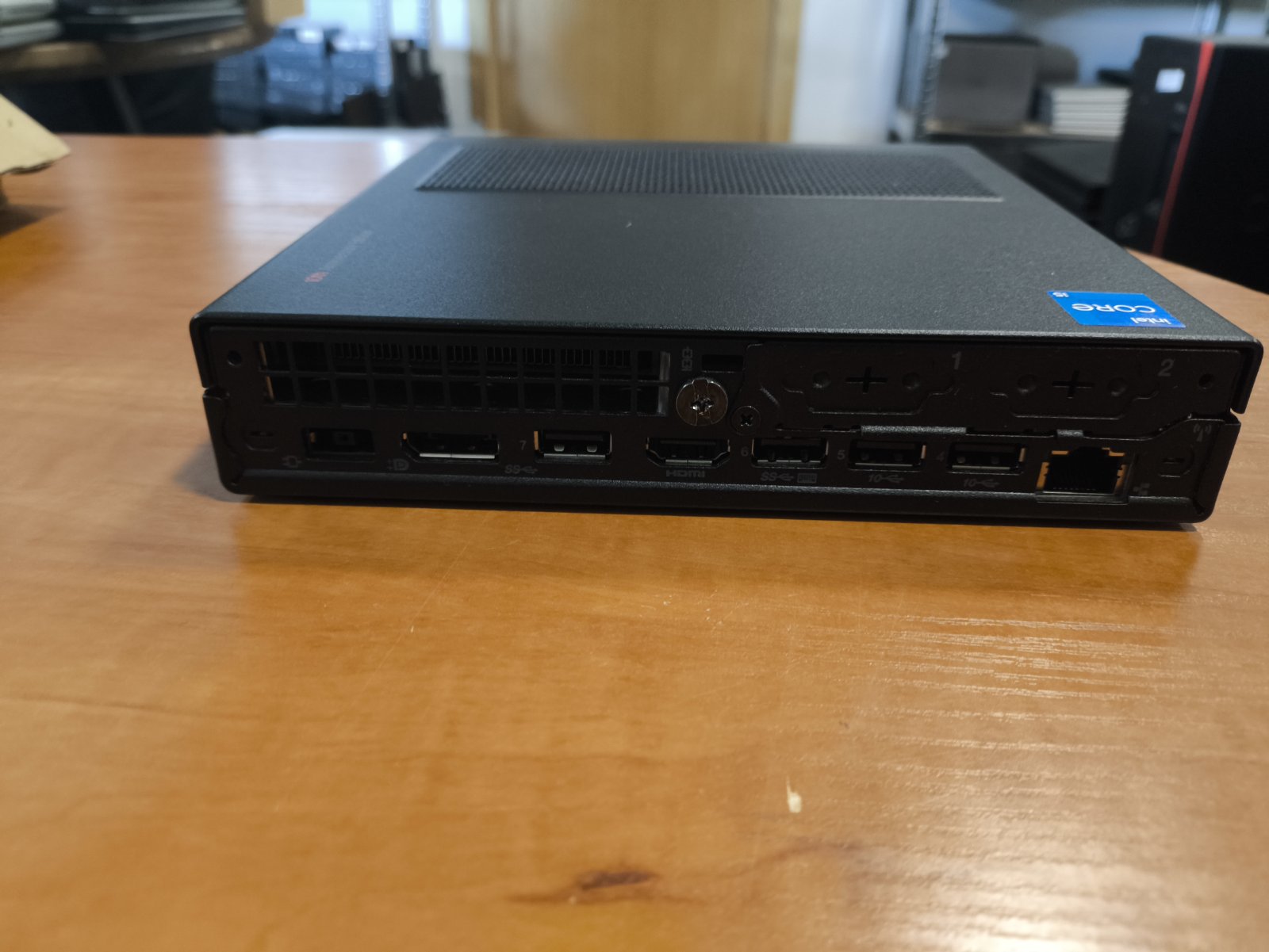 Lenovo ThinkCentre M90q Gen 3 Mini PC i5-12400 16GB DDR5 256GB SSD, DP + HDMI , - Wifi NĖRA - Image 2