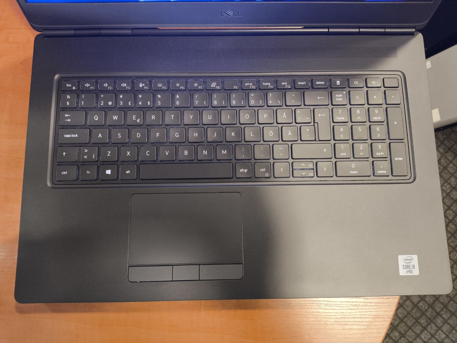 Dell Precision 7750 17.3 FHD IPS Gen 1 i9-10885H 32GB 512GB+512GB RTX 5000 16GB 15% - Image 2
