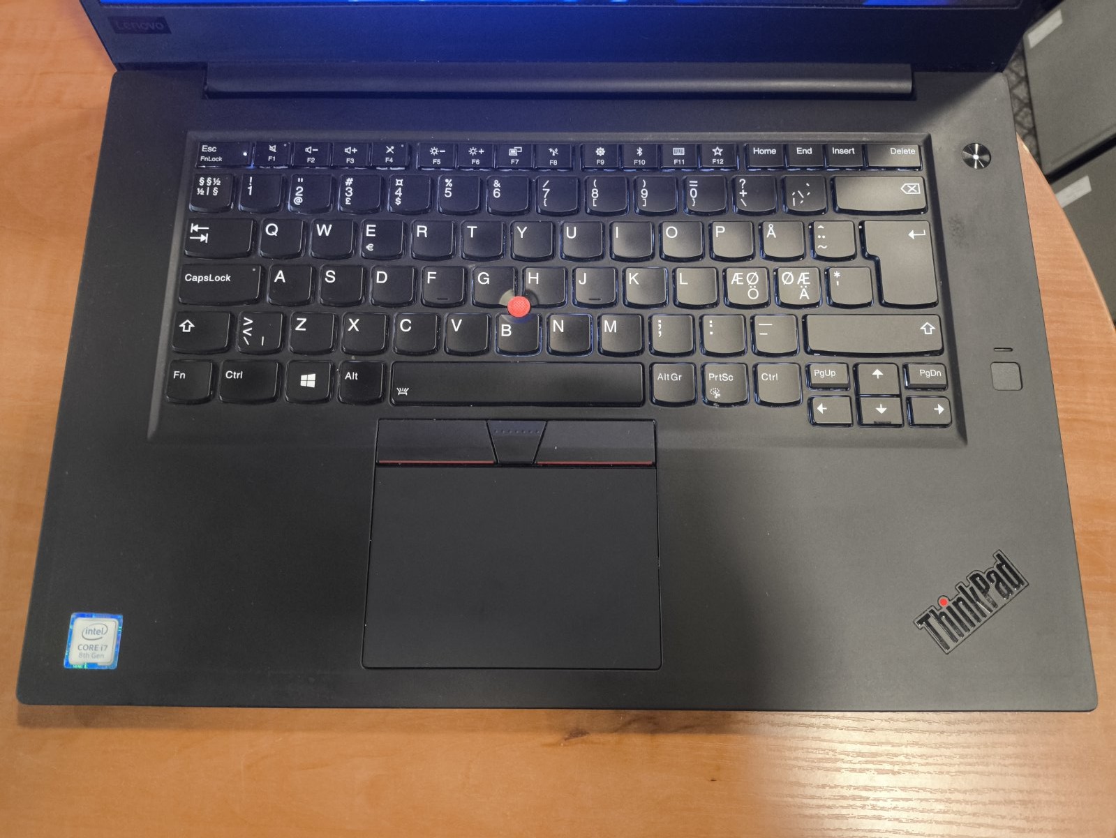 Lenovo ThinkPad P1 Gen 1 15.6 FHD Ips i7-8750H 32GB 1TB SSD P1000 4GB 0% - Image 2