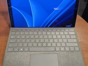 Microsfot Surface 5 Pro 12.3 2736*1824 IPS Touch - i5-7300U 8GB 256GB 36% su USA klaviatūra