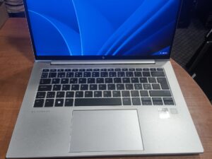 HP EliteBook 840 G10 14.0 FHD+ IPS i5-1335U 16GB 512GB SSD 24%, Windows 11 pro suinstaliuota