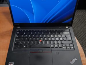 Lenovo Thinkpad T14s Fhd Ips 400 Nit ekranas Ryzen 7 4750u 32gb 256gb 6%, mažas baltas taškelis ekrane.