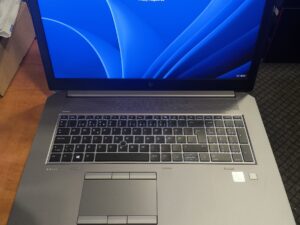HP ZBook 17 G5 17.3 FHD IPS i7-8850H 32GB 512GB SSD Quadro P5200 16GB , 5% , Mikrafonas neveikia