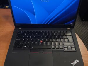 Lenovo ThinkPad P14S Gen 2 14" FHD IPS 300 Nit Ryzen 5 PRO 5650U, 16GB, 512GB SSD, 9% Yra nuospaudų nuo klaviatūros ekrane.