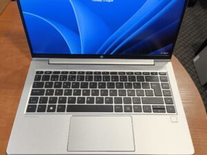 HP ProBook 445 G1013.3 FHD IPS AMD Ryzen 3 7330U 16GB 256GB SSD 17%