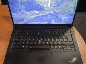 Lenovo Thinkpad E14 Gen 2 15.6 FHD IPS i7-1165G7 16GB 256GB SSD 9%