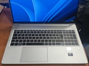 HP EliteBook 650 G9 15.6 Fhd Ips i7-1255u 32gb 1TB 31%