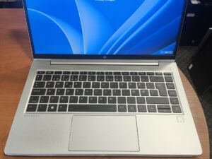 HP ProBook 445 G1013.3 HD TN AMD Ryzen 3 7330U 8GB 256GB SSD 7%