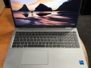 Latitude 5520 15.6 FHD IPS i7-1185G7 16GB 256GB SSD 24%