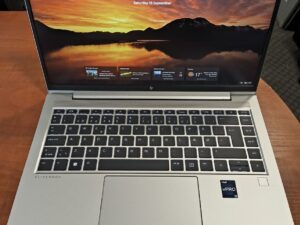 HP EliteBook 840 G10 14.0 FHD IPS i5-1335U 16GB 256GB SSD 17%, Windows 11 pro suinstaliuota