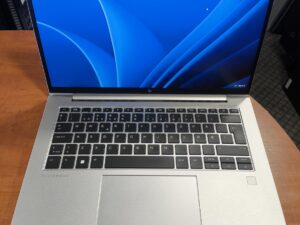 HP Elitebook 845 G9 14.0 FHD+ IPS Ryzen 7 6850 16GB DDR5 256GB SSD , 31% Su kosmetiniais trūkumais ir Speakeriais susidėvėjusiais
