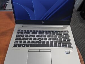 HP EliteBook 830 G5 13.3 FHD IPS , i7-8550U, 8GB, 256gb, 13%, Win 11 pro surašyta