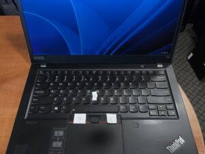 Lenovo ThinkPad T14s Gen1 14.0 FHD  IPS Touch i5-10310U 16gb 512gb 16% USA Klaviatūra, Su defektu/trūkumu