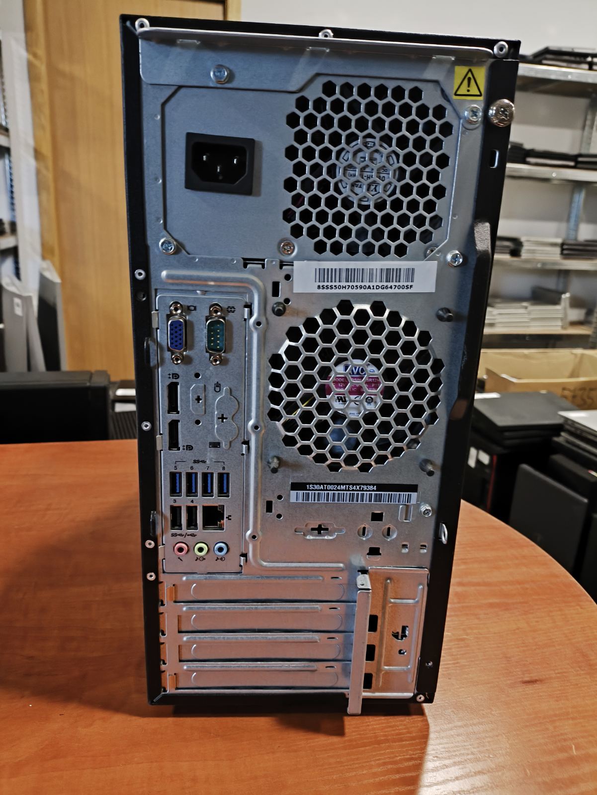 Lenovo ThinkStation P310 Intel Xeon E3-1225 v5 8GB DDR4 RAM BE SSD DISKO - Image 2