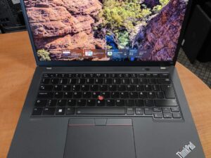 Lenovo Thinkpad T14 Gen 4 FHD+ IPS Ryzen 7 7840U 16GB 256GB SSD 1%