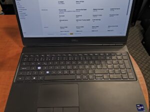 Precision 7560 15.6" FHD IPS i9-11950H 2*8GB 3200MHz BE DISKO RTX A3000 6GB 42% Su keletu defektų