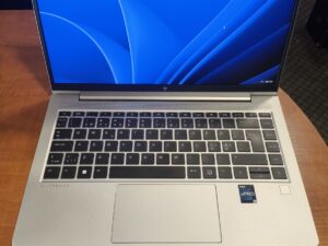 HP EliteBook 640 G10 14.0 FHD IPS i5-1345U 64GB 256GB SSD 31%, Windows 11 pro suinstaliuota