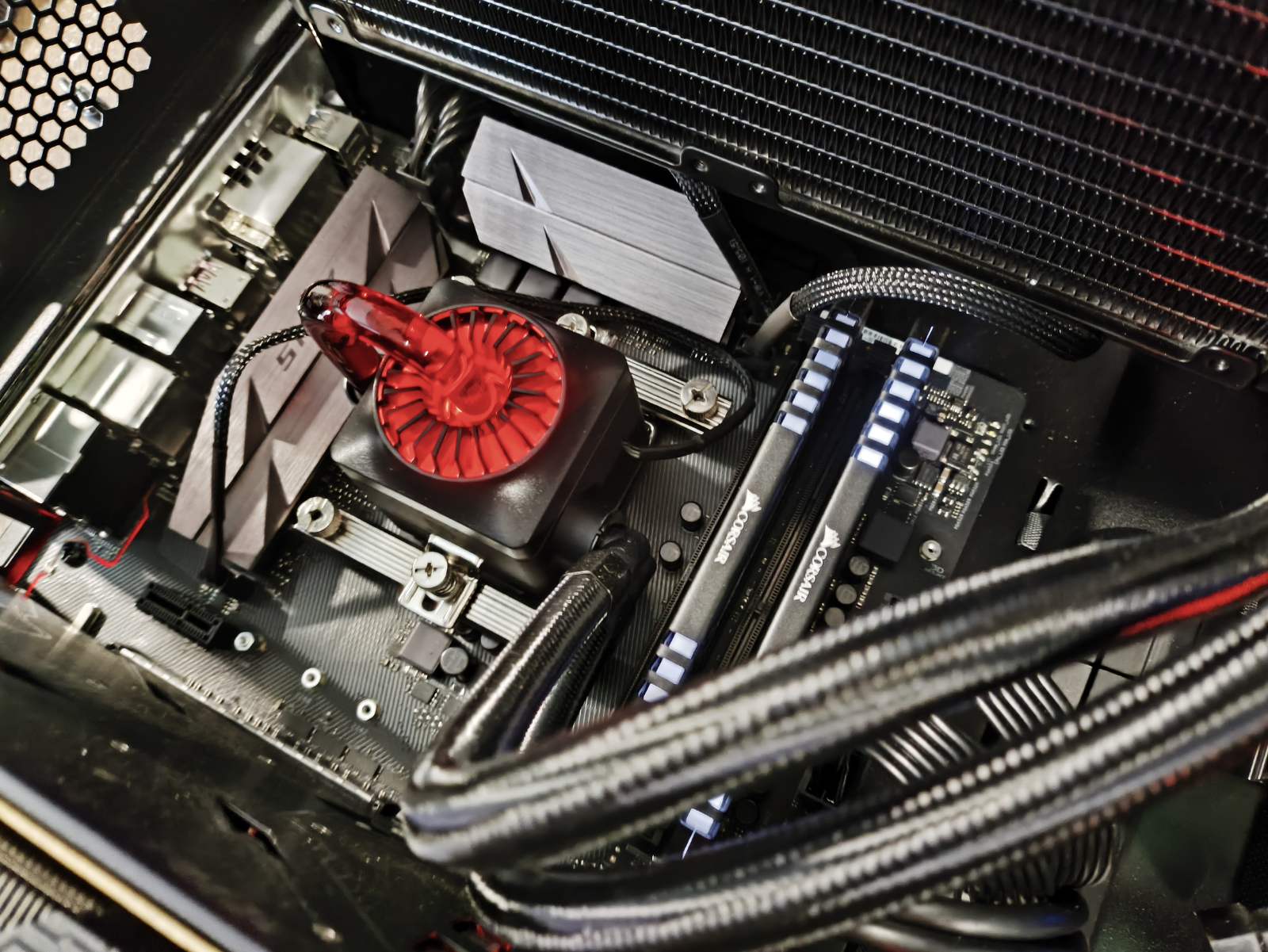 Old High End gamming PC i7-7700 16GB ( 2*8GB ), 256GB SSD NMVe, GTX 1080 8GB, Modulinis 1000W PSU Corsair, CORSAIR AUŠINIMAS SKYSČIU ! - Image 4
