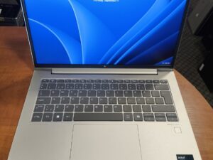 HP EliteBook 640 G11 14.0 FHD+ IPS Matinis Intel Ultra 5 135U 16GB 512GB SSD 0% , Garantija iki 2028-12-18*** Kosmetinis defektas korpuso didelis