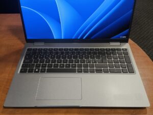 Precision 3571 15.6 FHD IPS i7-12700H 1*32GB DDR5 4800MHz, 512GB SSD, Quadro T600 4GB, 10% 97WH, Nedidelis kosmetinis defektas žiurėti foto (Kopija)