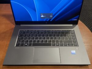 HP ZBook Studio G8 15.6" FHD IPS 400 Nit i7-11850H 32GB 512GB SSD RTX A4000 8GB 32%