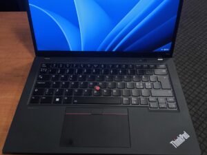 Lenovo Thinkpad P14s Gen 4 FHD+ IPS Ryzen 7 7840U 32GB DDR5 1TB SSD 1% 12 mėn garantija