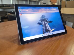 Microsfot Surface 4 Pro 12.3 2736x1824 IPS Touch - i7-6650U 16GB 256GB 16%