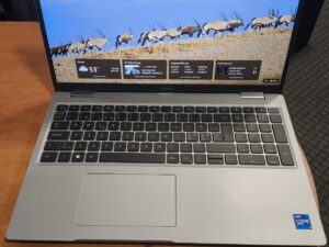 Latitude 5520 15.6 FHD IPS i7-1185G7 16GB 256GB SSD 20%