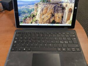 Microsfot Surface 3 Pro 12.3 2160*1440 IPS Touch - i7-4650U 8GB 256GB 5% su klaviatūra