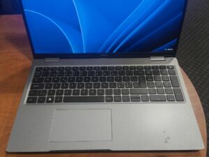 Precision 3571 15.6 FHD IPS i7-12700H 1*32GB DDR5 4800MHz, 512GB SSD, Quadro T600 4GB, 49% 97WH, Ekrane trūkumai, speakeriai groja nešvariai