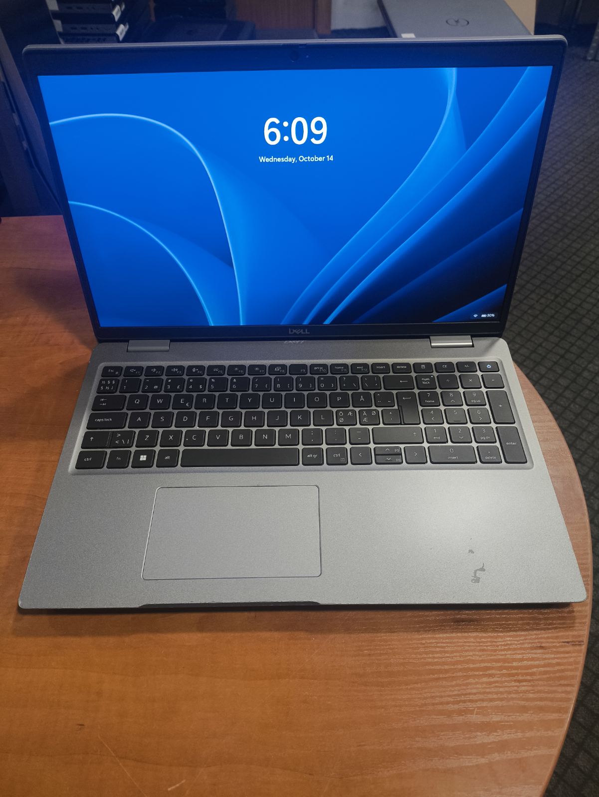 Precision 3571 15.6 FHD IPS i7-12700H 1*32GB DDR5 4800MHz, 512GB SSD, Quadro T600 4GB, 49% 97WH, Ekrane trūkumai, speakeriai groja nešvariai