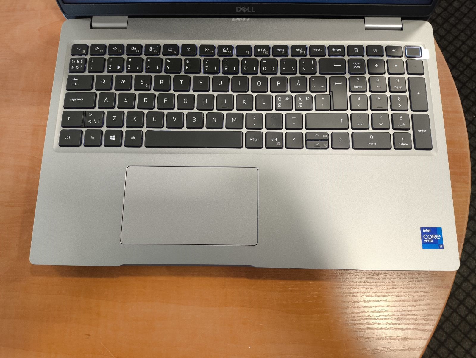 Latitude 5520 15.6 FHD IPS i7-1185G7 16GB 256GB SSD 24% - Image 2