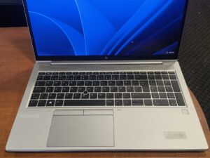 15.6 FHD IPS Elitebook Ryzen 7 5850u 16gb 256gb SSD 26%