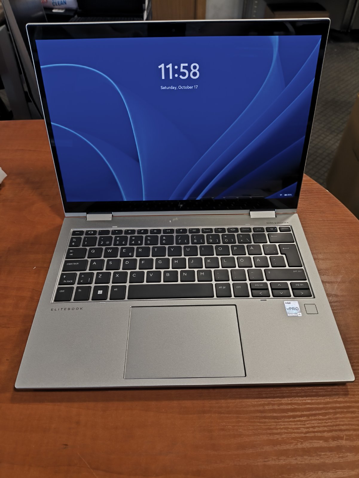 HP EliteBook 830 G10 2in1 x360 13.3 FHD+ IPS Touch i5-1345U 16GB 256GB SSD 25%, - Image 2