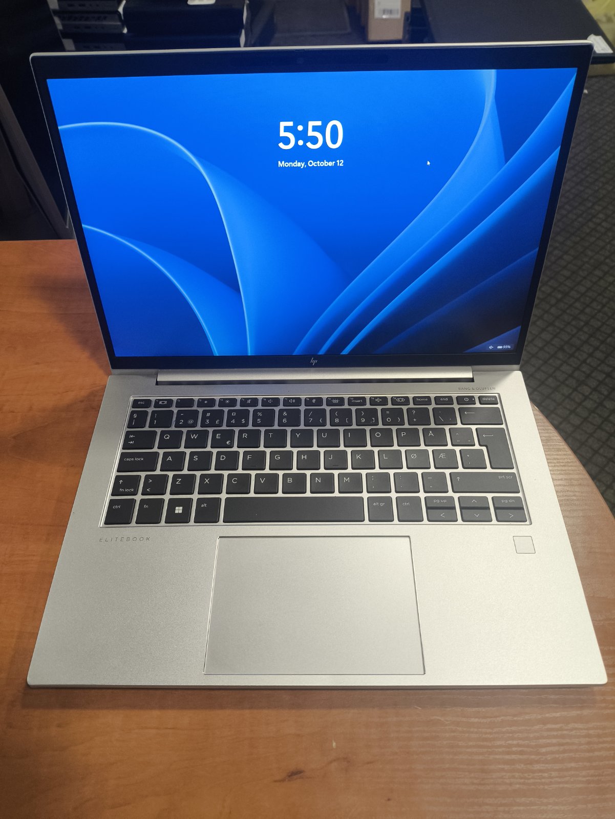 HP Elitebook 845 G9 14.0 FHD+ IPS Ryzen 7 6850U 16GB DDR5 256GB SSD , 28% Su nedideliu kosmetiniu trūkumu