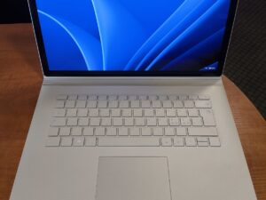 Microsoft Surface Book 2 15.0 3240x2160 Touch IPS i7-8650U 16GB 512GB SSD GTX 1060 6GB 17%/17% - Dvi geros baterijos