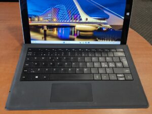 Microsfot Surface 3 Pro 12.3 2160*1440 IPS Touch - i7-4650U 8GB 256GB 4% su klaviatūra