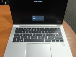 HP Elitebook 845 G9 14.0 FHD+ IPS Ryzen 7 6850U 16GB DDR5 256GB SSD , 23% Su nedideliu kosmetiniu trūkumu