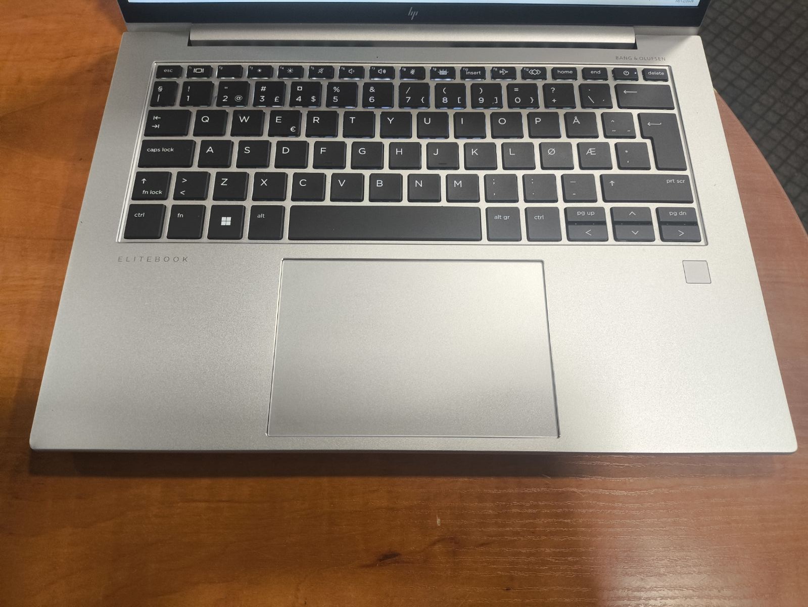 HP Elitebook 845 G9 14.0 FHD+ IPS Ryzen 7 6850U 16GB DDR5 256GB SSD , 28% Su nedideliu kosmetiniu trūkumu - Image 2