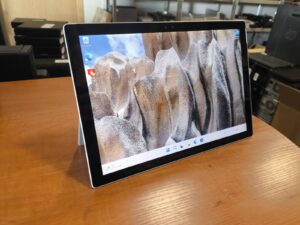 Microsfot Surface 4 Pro 12.3 2736x1824 IPS Touch - i7-6650U 8GB 256GB 9%