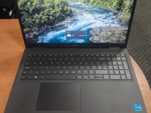 DELL Latitude 3520 15.6 FHD IPS Matinis, i3-1115G4 16GB 256GB SSD 22%, UK klaviatūra