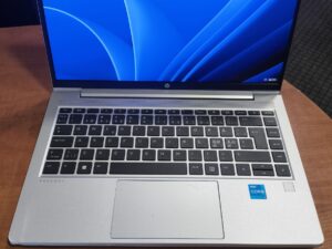 HP ProBook 440 G9 14" Fhd Ips i3-1215u 8gb 256gb SSD 5%
