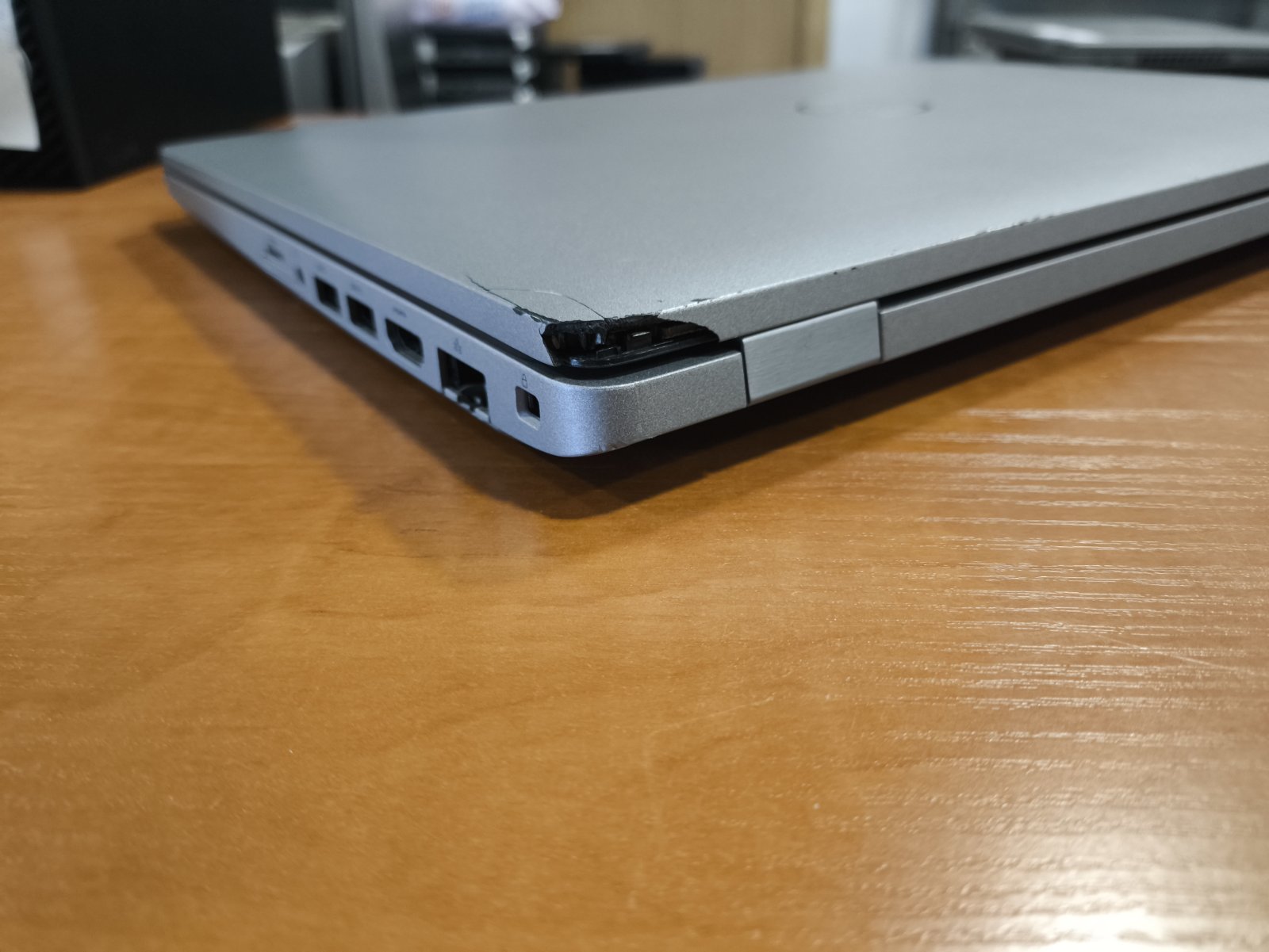 Dell Latitude 5511 15.6 FHD IPS i7-10850H 16GB 512GB SSD Nvidia MX 250 2GB, 47% - Image 4