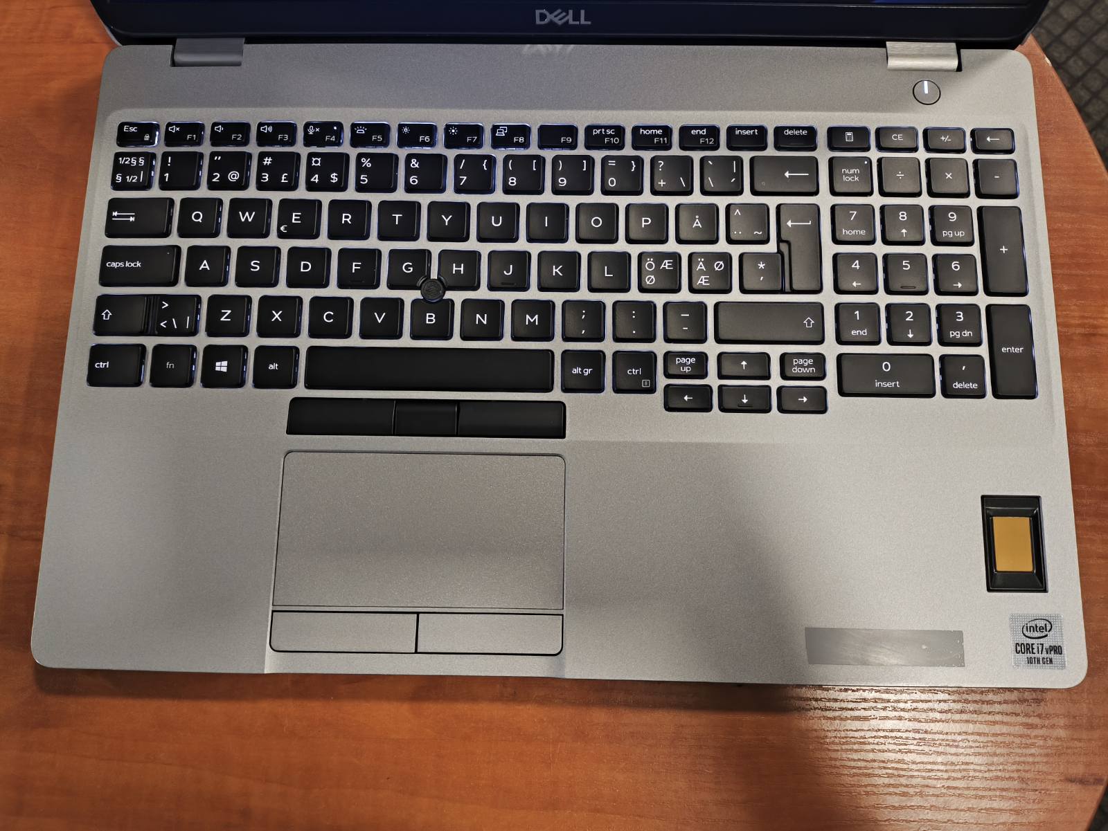 Dell Latitude 5511 15.6 FHD IPS i7-10850H 16GB 512GB SSD Nvidia MX 250 2GB, 47% - Image 2